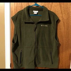 2 Men’s Columbia Fleece Vest